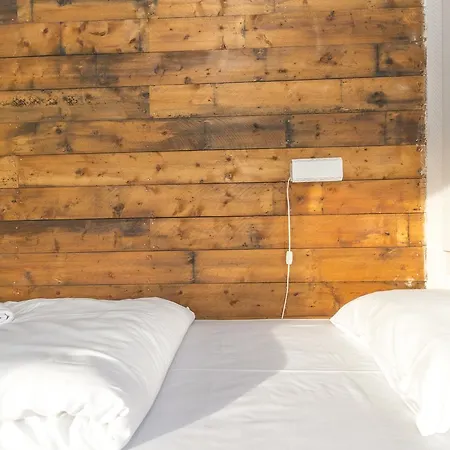 Rorbuer Hostel Kabelvag